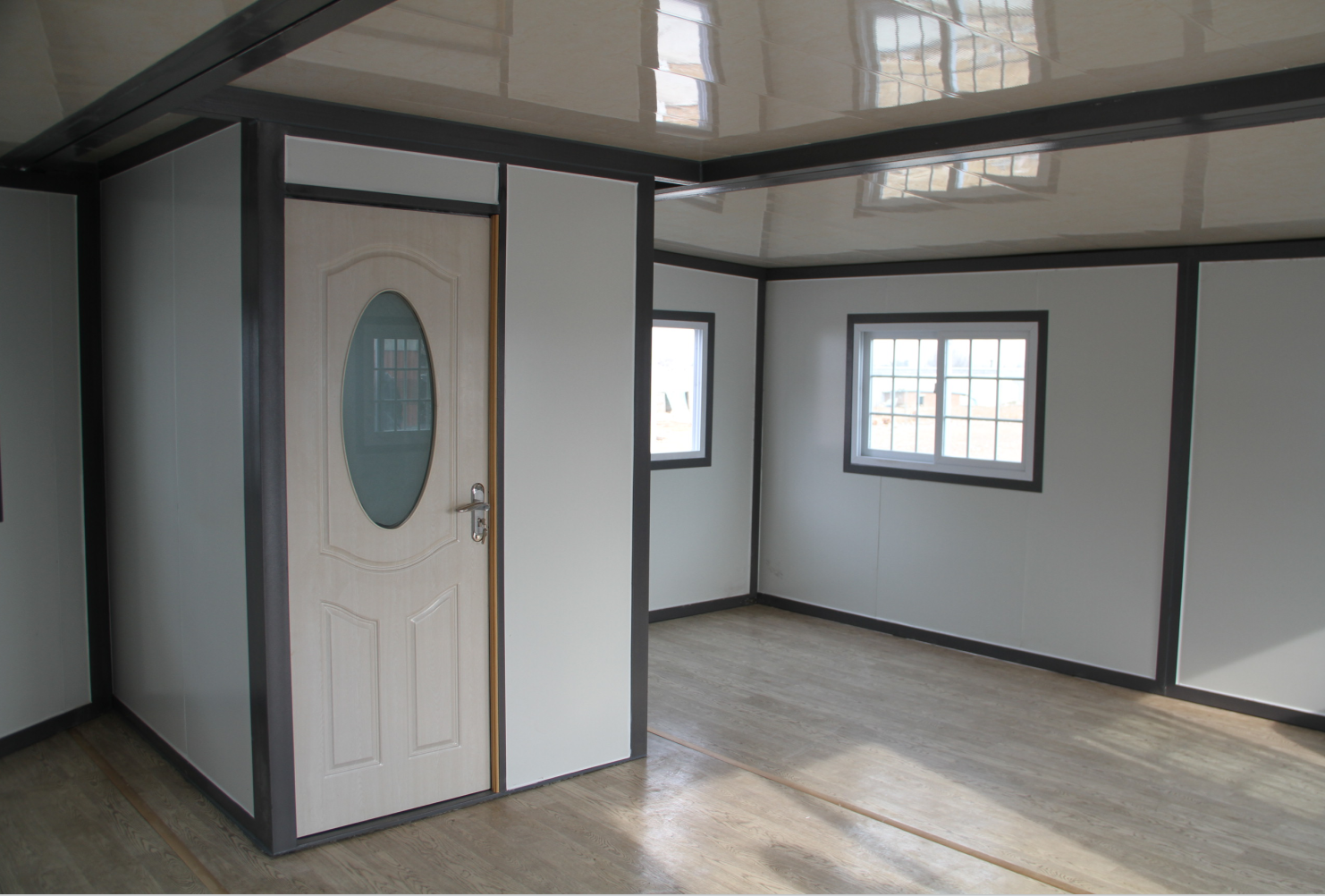 Prefab Modern Container Home - Image 5